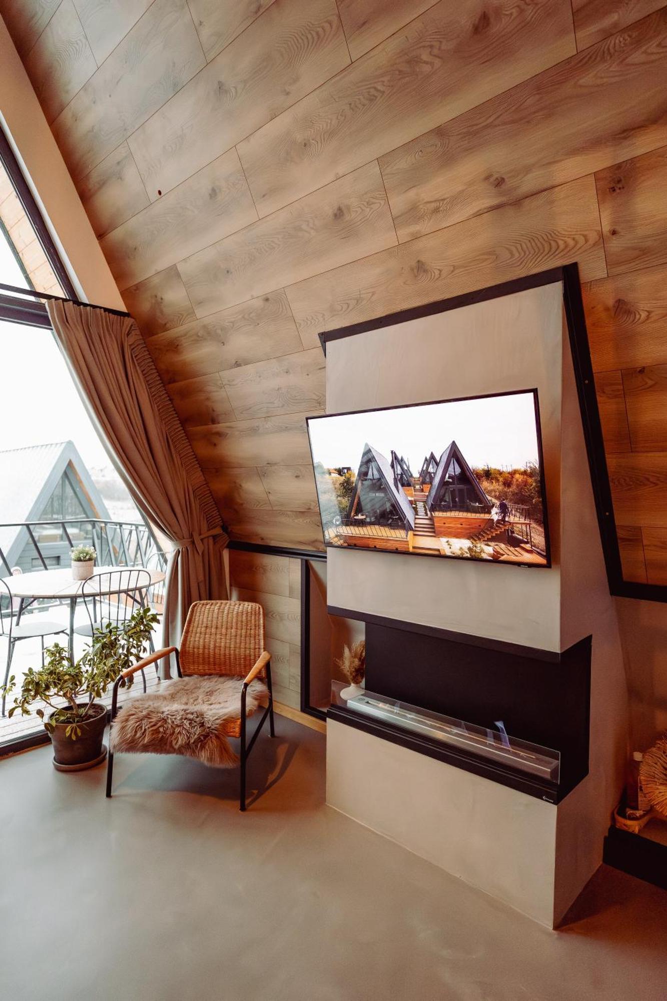 A-By The Lake - Private A Frame Villas Caciulati المظهر الخارجي الصورة